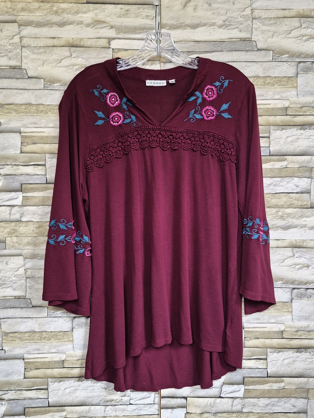 ​HANNAH Tunic Top Women Size L Burgundy Embroidered Floral Boho Feminine